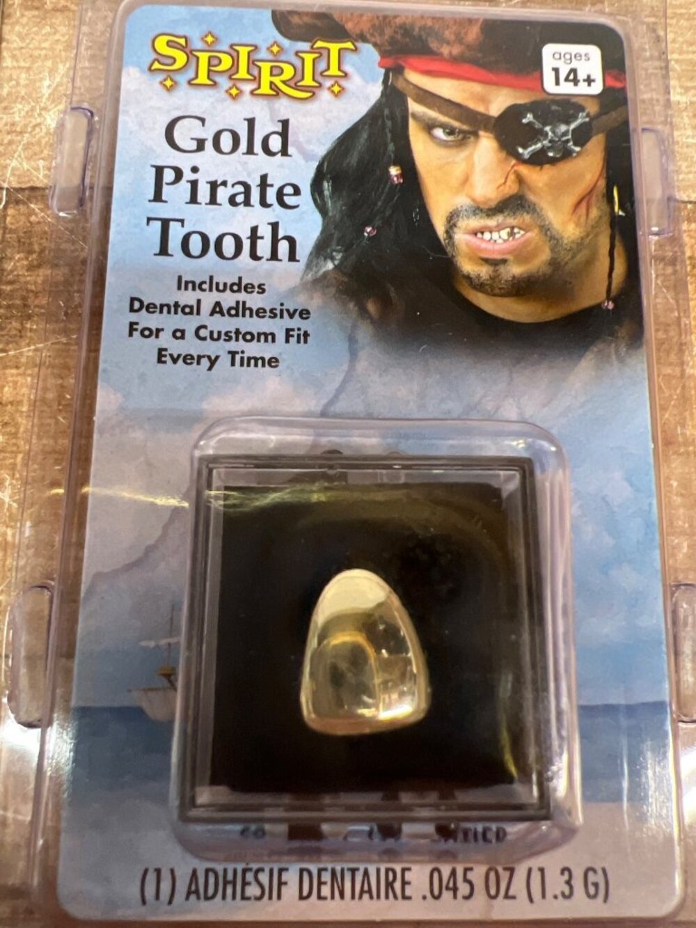 Spirit Halloween Gel Eyeliner & Gold Pirate Tooth Costume Accessories Ages 14+ - Picture 2 of 4